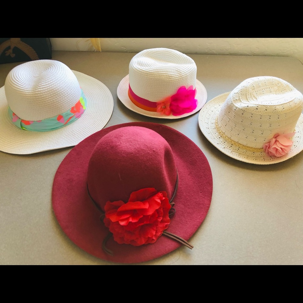 1 Pack - 4 Girls Hats